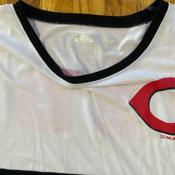 Cincinnati Reds Size XL - Picture 5 of 5